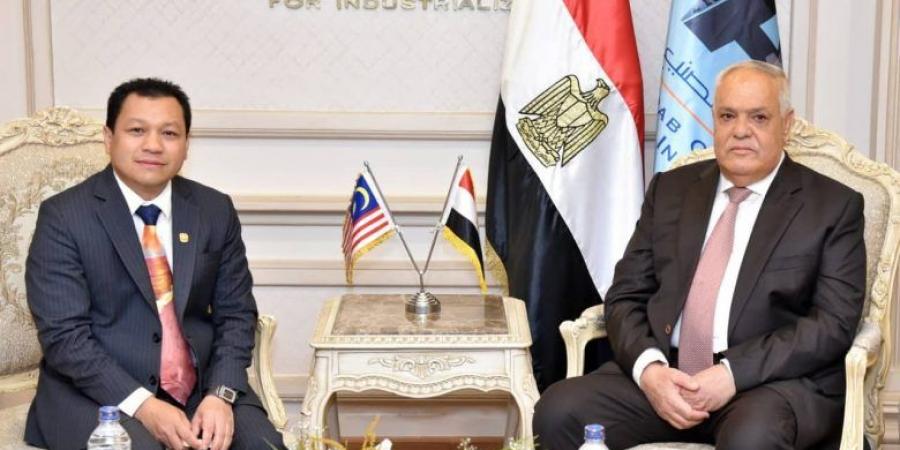 بالبلدي: رئيس
      العربية
      للتصنيع
      يبحث
      مع
      سفير
      ماليزيا
      تعزيز
      آليات
      التعاون