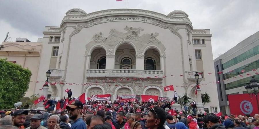 بالبلدي: وسط
      رفض
      الأحزاب
      والمنظمات...
      لجان
      جمهورية
      تونس
      الجديدة
      تعقد
      أولى
      جلساتها