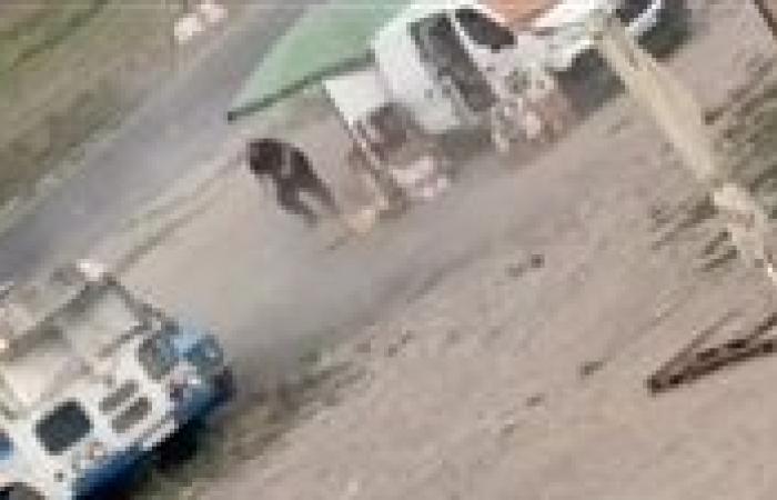 بالبلدي: زيلينسكي
      ينشر
      فيديو
      ويتهم
      روسيا
      باستهداف
      مدنيين
      في
      خيرسون
      بمسيرات