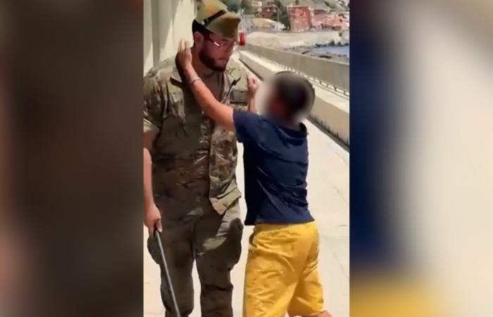 بالبلدي: جنود إسبان يرافقون طفلًا مغربيًا باكيًا إلى الحدود في سبتة