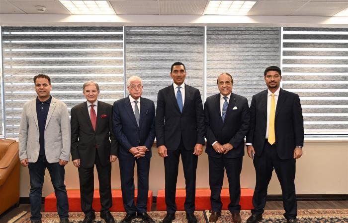 بالبلدي: وزير
      الشباب
      والرياضة
      يشهد
      توقيع
      عقد
      استضافة
      مصر
      لبطولة
      كأس
      العالم
      للدارتس
      2027