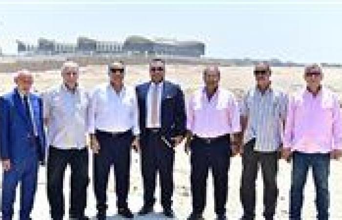 بالبلدي: لجنة
      من
      الزمالك
      تتسلم
      أرض
      النادي
      الجديدة
      في
      حدائق
      أكتوبر