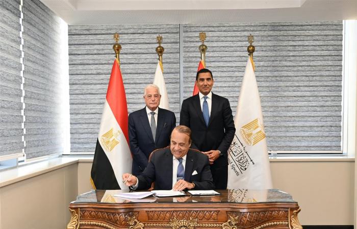 بالبلدي: وزير
      الشباب
      والرياضة
      يشهد
      توقيع
      عقد
      استضافة
      مصر
      لبطولة
      كأس
      العالم
      للدارتس
      2027