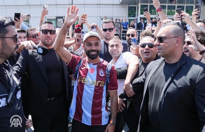 بالبلدي: وكالة
      الانباء
      التركية
      تنشر
      صور
      وصول
      محمد
      صلاح
      إلى
      مطار
      أتاتورك