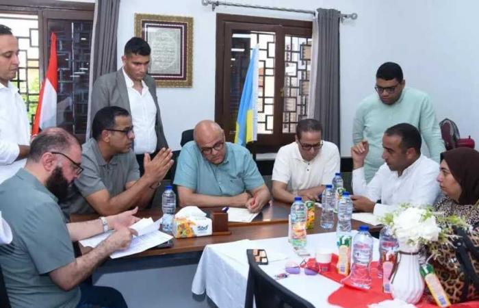 محافظ
      الإسكندرية
      يعقد
      لقاءً
      جماهيريًا
      بمركز
      ومدينة
      برج
      العرب
      ويوجه
      بسرعة
      الاستجابة
      لشكاوى
      المواطنين