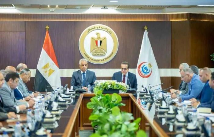 وزيرا
      الصحة
      والإنتاج
      الحربي
      يبحثان
      مستجدات
      عدد
      من
      المشروعات
      القومية
      المشتركة
