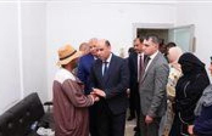 بالبلدي: لأول
      مرة..
      وزير
      العمل
      يزور
      مديرية
      عمل
      مطروح
      ويوجه
      بتحويلها
      إلى
      مركز
      نشط
      للتدريب
      المهني