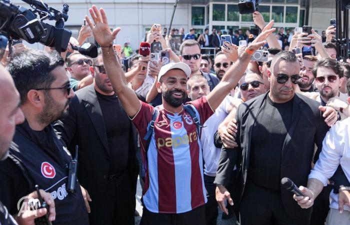 بالبلدي: وكالة
      الانباء
      التركية
      تنشر
      صور
      وصول
      محمد
      صلاح
      إلى
      مطار
      أتاتورك