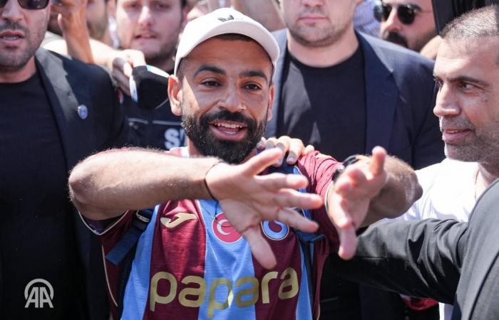 بالبلدي: وكالة
      الانباء
      التركية
      تنشر
      صور
      وصول
      محمد
      صلاح
      إلى
      مطار
      أتاتورك