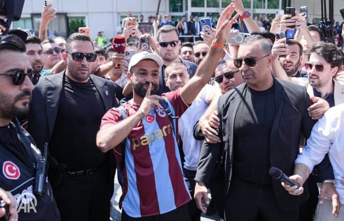 بالبلدي: وكالة
      الانباء
      التركية
      تنشر
      صور
      وصول
      محمد
      صلاح
      إلى
      مطار
      أتاتورك