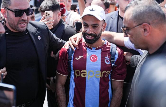 بالبلدي : فيديو
      |
      طرابزون
      سبور
      يطبع
      قمصان
      محمد
      صلاح..
      والكشف
      عن
      رقمه
      مع
      الفريق