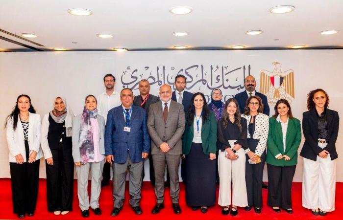 بالبلدي : نشرة
      بنكي
      |
      البنك
      المركزي
      المصري
      يشكل
      مجموعة
      عمل
      من
      الوزارات
      والجهات
      المعنية
      لإصدار
      تصنيف
      التمويل
      المستدام
      ..
      الاحتياطي
      الأجنبي
      يرتفع
      إلى
      56.29
      مليار
      دولار
      بنهاية
      يوليو
      2026