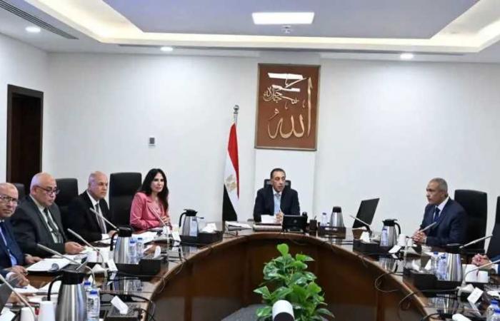رئيس
      الوزراء
      يتابع
      الموقف
      التنفيذي
      لمشروعات
      مياه
      الشرب
      والصرف
      الصحي