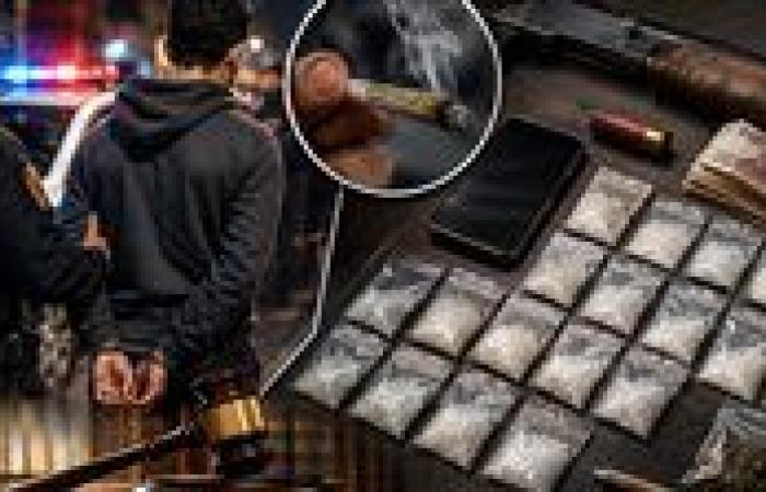 بالبلدي: «17
      كيس
      شابو
      وفرد
      خرطوش»..
      كيف
      قادت
      سيجارة
      مشتبه
      بها
      إلى
      إحالة
      سائق
      للمحاكمة
      في
      حلوان؟