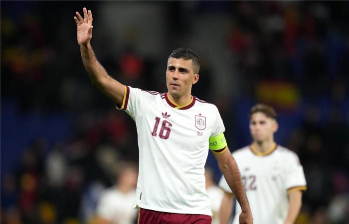 بالبلدي : صحفي
      إسباني
      يكشف
      كواليس
      فشل
      انتقال
      رودري
      إلى
      ريال
      مدريد