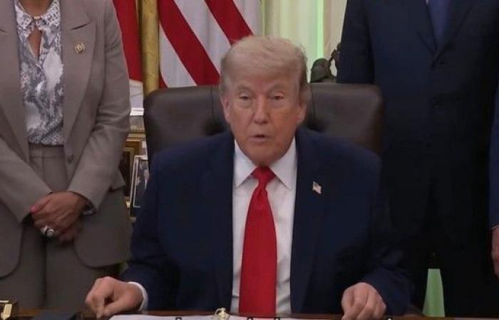 بالبلدي: بسبب
      عدم
      رغبته
      في
      "قتل
      الناس"دونالد
      ترامب
      يعلن
      أنه
      يفضَل
      التوصَل
      إلى
      إتفاق
      مع
      إيران