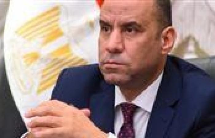بالبلدي: وفاة
      7
      عمال
      وإصابة
      6
      آخرين..
      وزير
      العمل
      يوجه
      بسرعة
      صرف
      الدعم
      للمستحقين
      بعد
      حادث
      الصف