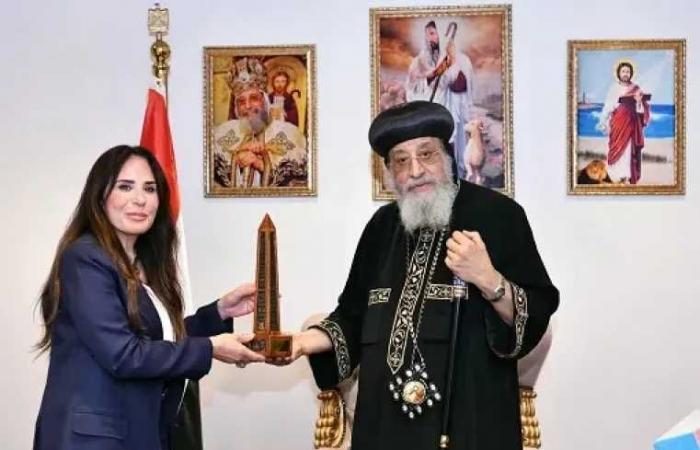 البابا
      تواضروس
      يستقبل
      وزيرة
      الإسكان
      بالعلمين
      الجديدة
      ويشيد
      بما
      تحقق
      من
      إنجازات
      تنموية