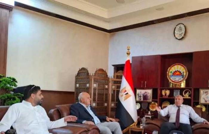 محمد
      الزملوط
      وحازم
      حسني
      يبحثان
      ترتيبات
      إطلاق
      أولى
      بطولات
      نادي
      الأجواد
      للرماية
      ضمن
      مهرجان
      مطروح
      للتراث