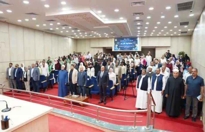 محافظ
      مطروح
      يكرم
      أوائل
      الشهادات
      الإعدادية
      والثانوية
      (العامة
      والأزهرية)
      والدبلومات
      الفنية