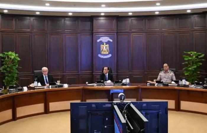 مدبولي:
      لدينا
      مخزون
      سلعي
      يكفي
      لتلبية
      احتياجات
      الاستهلاك
      المحلي
      لفترات
      آمنة
      تصل
      في
      بعض
      السلع
      إلى
      عام
      كامل