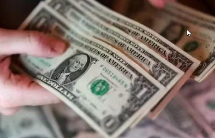 بالبلدي: سعر
      الدولار
      اليوم
      الجمعة
      7
      أغسطس
      2026
      في
      البنوك
      المصرية