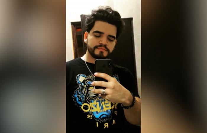 بالبلدي: رميًا بالرصاص.. مقتل مؤثر مكسيكي أثناء بث مباشر بعد توقف دراجة يستقلها شخصان بقربه