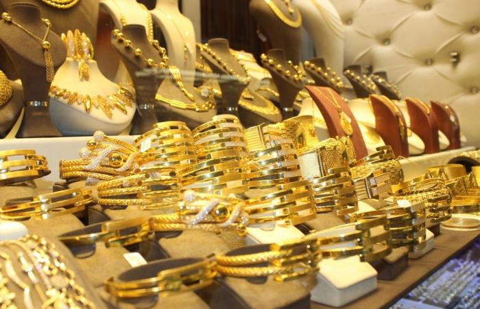 بالبلدي : سعر
      الذهب
      اليوم
      في
      اليمن
      الجمعة
      7
      أغسطس
      2026..
      عيار
      21
      يسجل
      هذا
      المستوى
      والأوقية
      ترتفع
      عالميًا