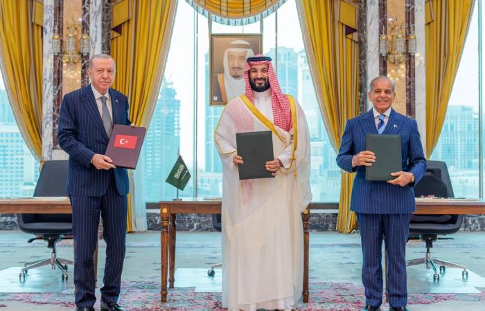 بالبلدي: أول تعليق إيراني على توقيع اتفاقية الدفاع المشترك بين السعودية وتركيا وباكستان