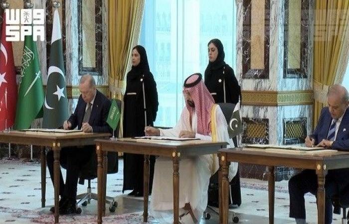 بالبلدي: اتفاقية
      للدفاع
      المشترك
      توقَع
      في
      مكة
      تجمع
      السعودية
      وتركيا
      وباكستان،
      وتعرض
      أي
      دولة
      للعدوان
      إعتداء
      على
      الدول
      الثلاثة