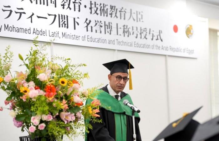 بالبلدي : عاجل|
      "عبداللطيف"
      يهدي
      الدكتوراة
      الفخرية
      من
      جامعة
      هيروشيما
      لكل
      معلم
      في
      مصر