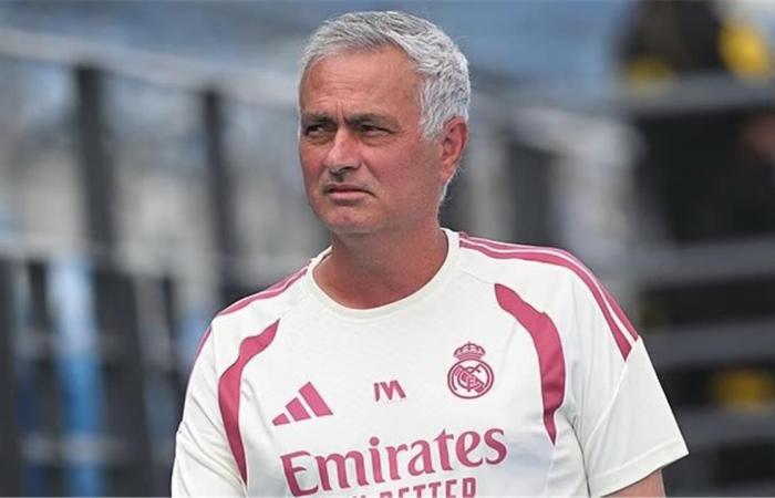 بالبلدي : مورينيو
      يحل
      الأزمة..
      صفقة
      ريال
      مدريد
      الجديدة
      بديل
      عدم
      التعاقد
      مع
      رودري
