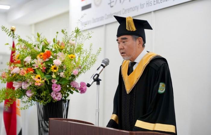 بالبلدي : عاجل|
      "عبداللطيف"
      يهدي
      الدكتوراة
      الفخرية
      من
      جامعة
      هيروشيما
      لكل
      معلم
      في
      مصر