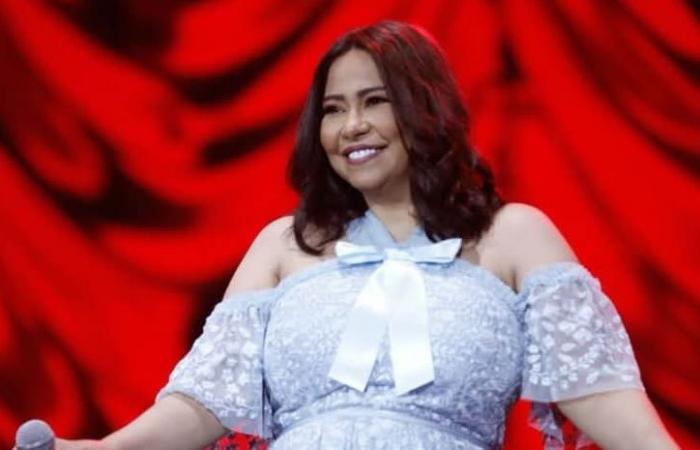 بالبلدي: بالصور..
      شيرين
      عبد
      الوهاب
      للجمهور
      في
      حفلها:
      "كلنا
      صوت
      مصر
      وربنا
      يخليكم
      ليا"