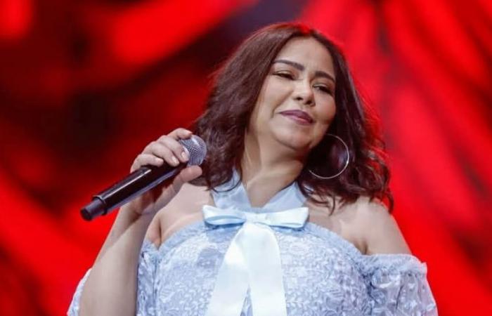 بالبلدي: بالصور..
      شيرين
      عبد
      الوهاب
      للجمهور
      في
      حفلها:
      "كلنا
      صوت
      مصر
      وربنا
      يخليكم
      ليا"
