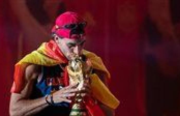 بالبلدي: فيران
      توريس
      على
      أعتاب
      باريس
      سان
      جيرمان..
      وبرشلونة
      يقترب
      من
      حسم
      الصفقة