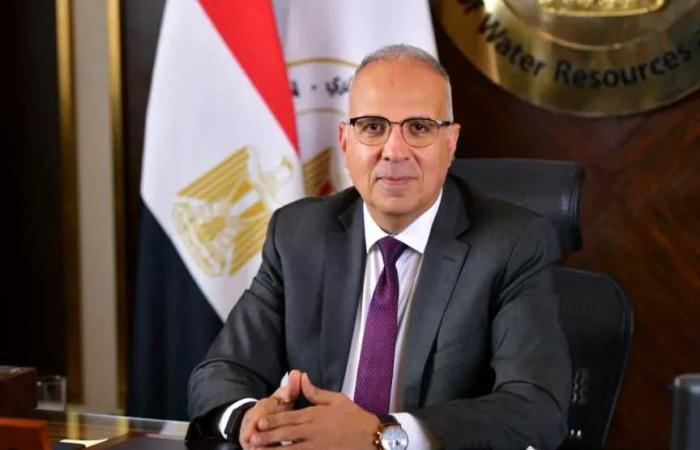 د.سويلم
      يتابع
      موقف..المشروع
      القومي
      لضبط
      نهر
      النيل
      وفرعيه