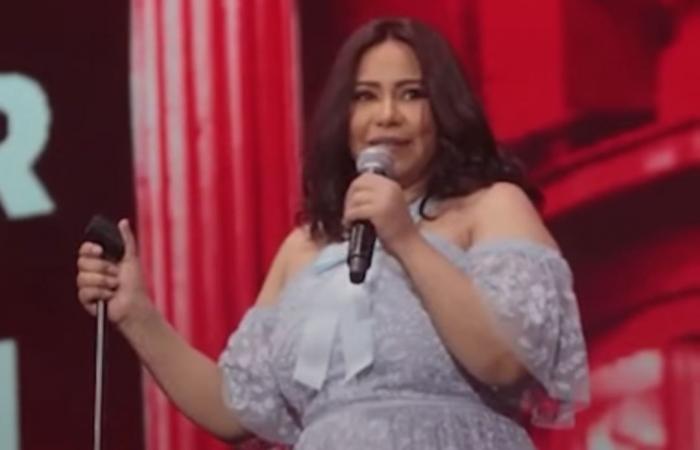 بالبلدي: بالصور..
      شيرين
      عبد
      الوهاب
      للجمهور
      في
      حفلها:
      "كلنا
      صوت
      مصر
      وربنا
      يخليكم
      ليا"
