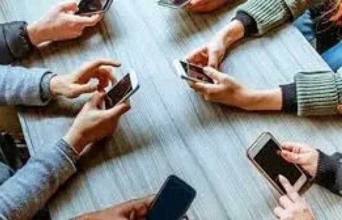 الأزهر
      يحذر
      من
      التباهي
      بالنعم
      على
      السوشيال
      ميديا:
      قد
      يجرح
      مشاعر
      الآخرين