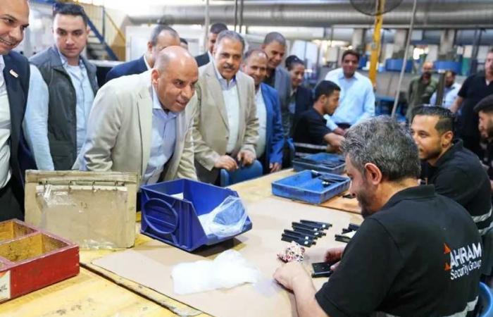 وزير
      العمل
      يتفقد
      «الأهرام
      لنظم
      الأمان»
      بالعاشر
      من
      رمضان
      ويبحث
      دعم
      التدريب
      والتشغيل
