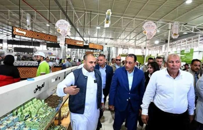 رئيس
      الوزراء
      يتفقد
      معصرة
      زيتون
      ”فيرجينيا”
      المطورة
      بمحافظة
      مطروح
