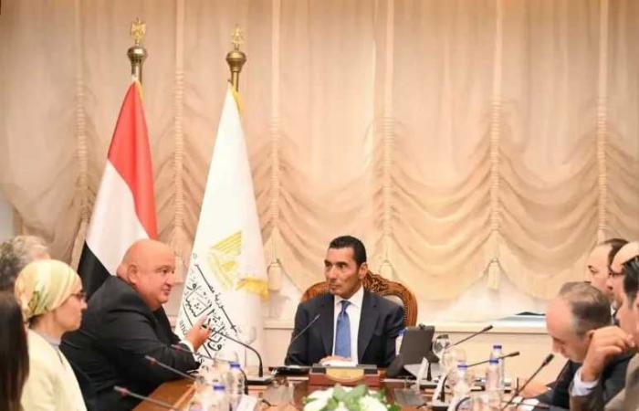 وزير
      الشباب
      والرياضة
      يلتقي
      بالرئيس
      التنفيذي
      والعضو
      المنتدب
      لبنك
      saib
      لبحث
      تعزيز
      التعاون
      المشترك