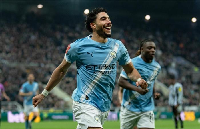 بالبلدي : مواعيد
      مباريات
      اليوم
      الأحد
      982026
      والقنوات
      الناقلة..
      مانشستر
      سيتي
      ضد
      أتلتيكو
      مدريد
      وليفربول
      يواجه
      موناكو