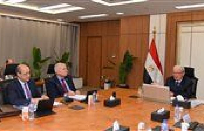 بالبلدي: عمومية
      القابضة
      الكيماوية
      تعتمد
      موازنة
      2026/2027
      بمستهدف
      أرباح
      8.9
      مليار
      جنيه..
      وطرح
      5
      شركات
      بالبورصة