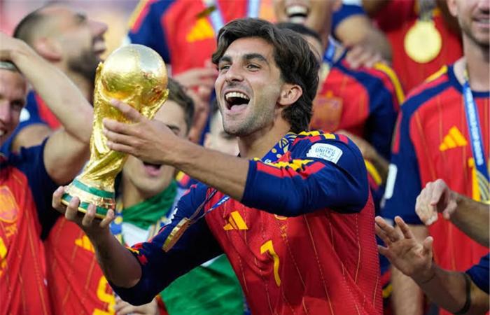 بالبلدي : برشلونة
      يضع
      شروط
      رحيل
      فيران
      توريس
      إلى
      باريس
      سان
      جيرمان