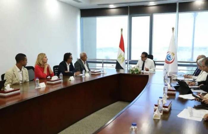 وزير
      الصحة
      يبحث
      مع
      الأهلية
      هيلث
      كير
      التوسع
      في
      جراحات
      استبدال
      المفاصل
      بتقنية
      الروبوت