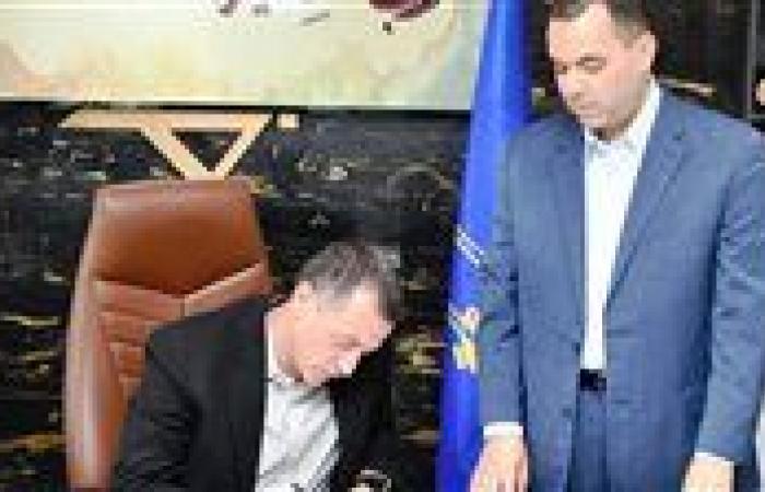 بالبلدي : رسميًا..
      خفض
      تنسيق
      القبول
      بالثانوي
      العام
      والبكالوريا
      بأسوان
      لـ215
      درجة