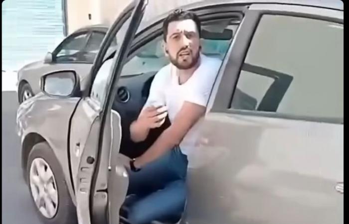 بالبلدي : «بفطرها
      ثواب»..
      زوج
      يضبط
      زوجته
      في
      سيارة
      رجل
      غريب
      بالشارع