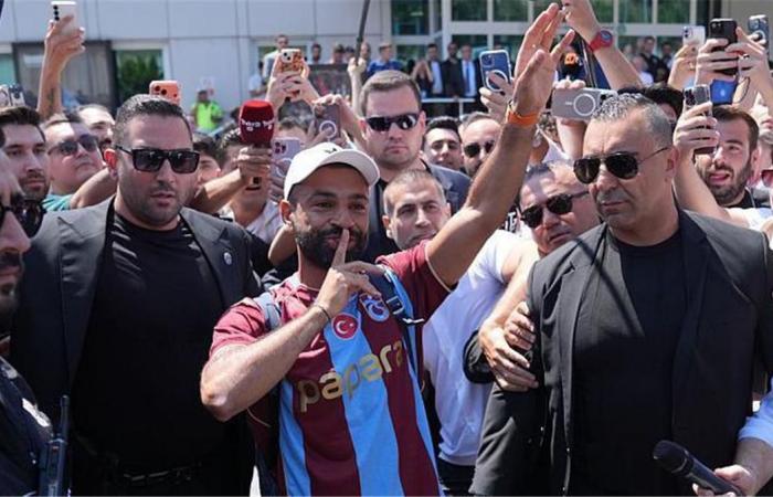 بالبلدي : جيرارد
      يشيد
      بمحمد
      صلاح
      بعد
      انتقاله
      إلى
      طرابزون:
      تعاقدوا
      مع
      مقاتل
      حقيقي