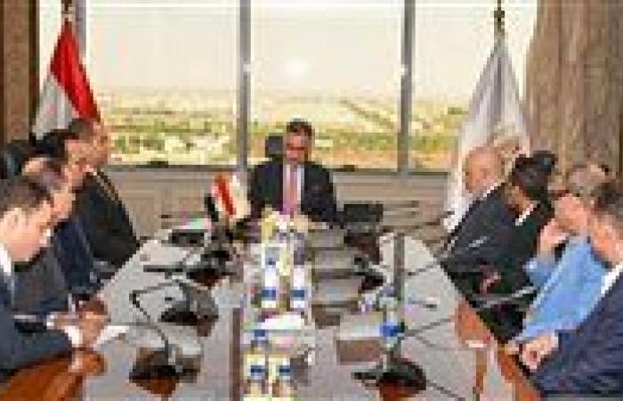 بالبلدي: وزير
      التموين
      يبحث
      مع
      شعبة
      الذهب
      آليات
      ضبط
      الأسواق
      وتطوير
      منظومة
      الدمغ
      والرقابة